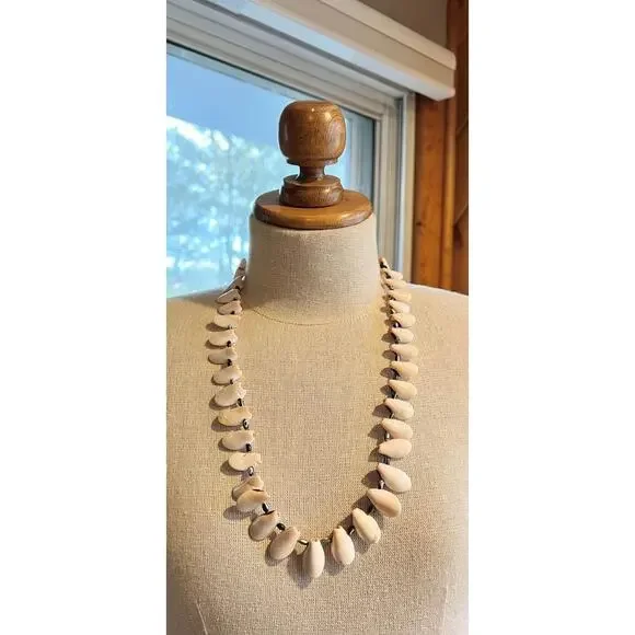 Vintage 80’s Conch Shell Hawaiian Necklace- Luhuanas Everlasting Beach Theme Jewelry
